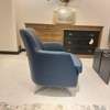 Kessels Mistral 2,5-zitsbank met luxe draaifauteuil en poef - Zijaanzicht rechts