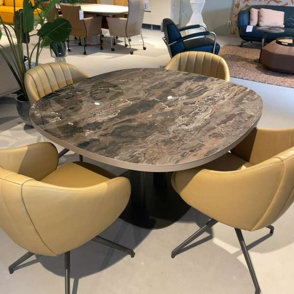 Leolux Toveri eettafel - 128x128 - Showroom