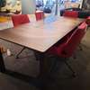 Leolux Yama eettafel - 220x100 uitschuifbaar - Materiaal