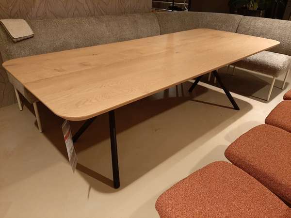 In.House Pantila eettafel - 240x98 - Materiaal