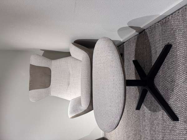 Montel Yani fauteuil met poef - Materiaal