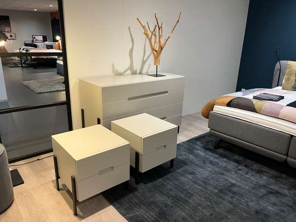 Novamobili Float nachtkastje (set van 2) met commode - Materiaal
