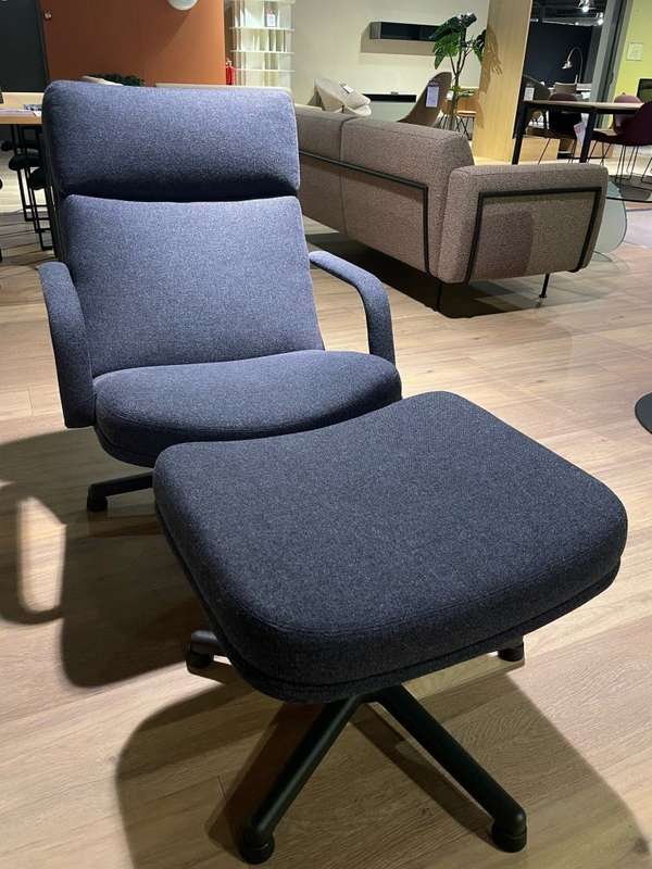 Artifort F141 fauteuil met poef - Materiaal