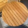 Borek Limone tuintafel - Ø90 met MIRA tuinstoel (set van 3) - Zijaanzicht links