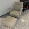 Leolux Scylla fauteuil met poef - Showroom