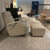 Leolux Scylla fauteuil met poef - Details