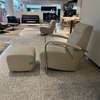 Leolux Scylla fauteuil met poef - Details