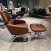 Leolux Lloyd Plus fauteuil met poef - Details