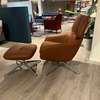 Leolux Lloyd Plus fauteuil met poef - Details
