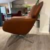 Leolux Lloyd Plus fauteuil met poef - Details