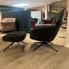 Leolux Lloyd Plus fauteuil met poef - Details