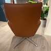 Leolux Lloyd Plus fauteuil met poef - Details