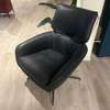 Leolux Lloyd Plus fauteuil met poef - Details