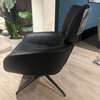 Leolux Lloyd Plus fauteuil met poef - Details