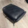 Leolux Lloyd Plus fauteuil met poef - Details