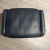Leolux Lloyd Plus fauteuil met poef - Details