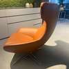Leolux Caruzzo Plus fauteuil met Fine poef - Details