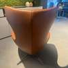 Leolux Caruzzo Plus fauteuil met Fine poef - Details
