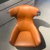 Leolux Caruzzo Plus fauteuil met Fine poef - Details