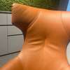 Leolux Caruzzo Plus fauteuil met Fine poef - Details