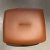 Leolux Caruzzo Plus fauteuil met Fine poef - Details