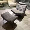 Leolux Volare fauteuil met poef - Showroom
