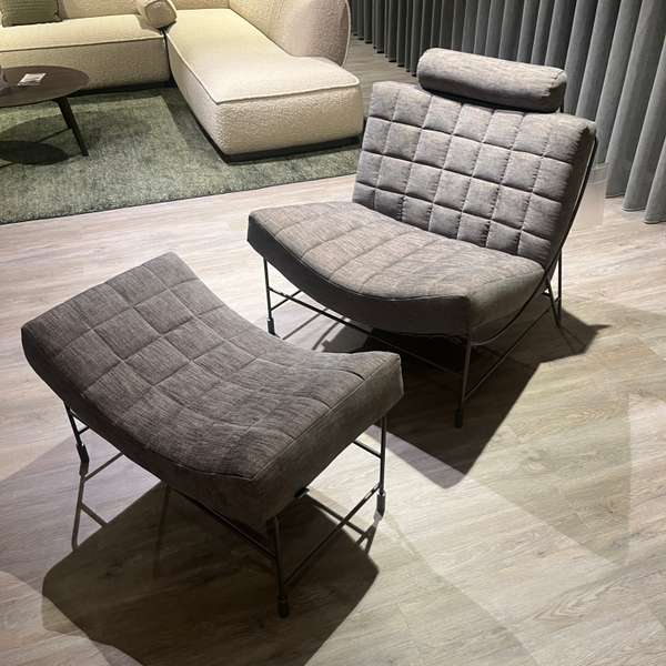 Leolux Volare fauteuil met poef - Showroom