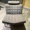 Leolux Volare fauteuil met poef - Details