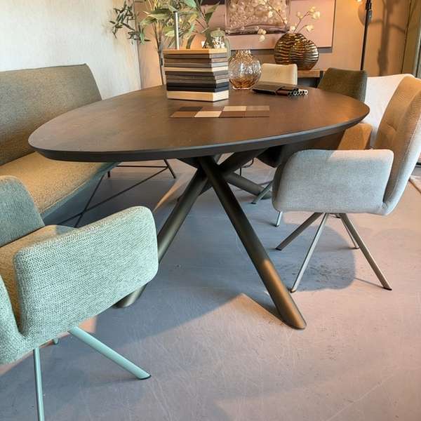 RT Design Findhorn eettafel - Showroom