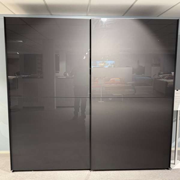 Nolte Consuelo Zweefdeur kledingkast - Showroom