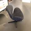 Fritz Hansen Swan fauteuil - Zijaanzicht rechts