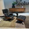 Vitra Lounge Chair relaxfauteuil met poef - Showroom