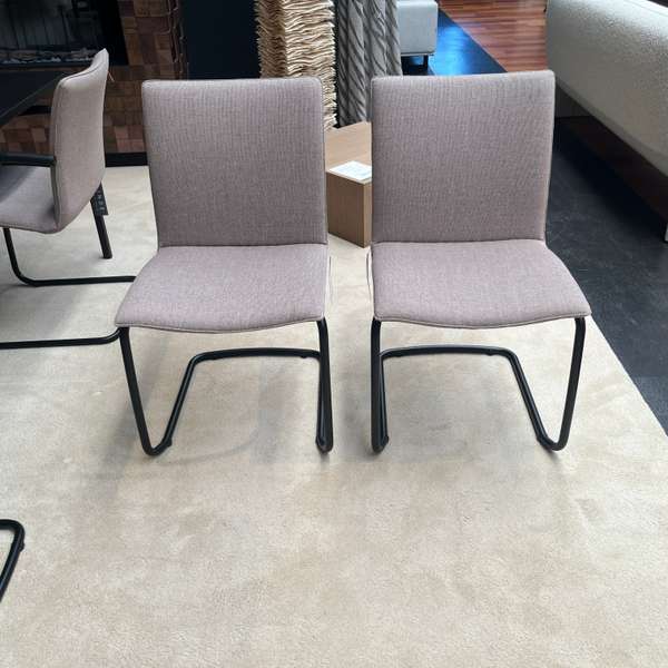Leolux Freyr eetkamerstoel (set van 2) - Showroom