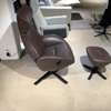 Conform Globe relaxfauteuil + poef - Zijaanzicht rechts