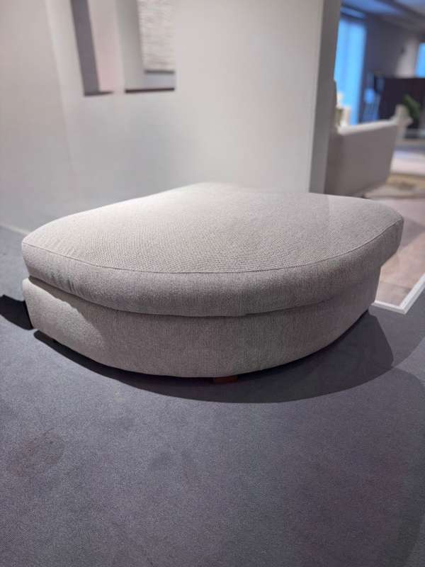 Montel Infiniti Square poef - Showroom