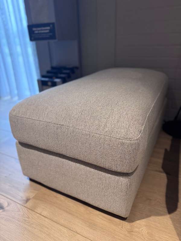 Montel Infiniti Square poef - Materiaal