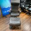 Stressless Toyko relaxfauteuil met poef - Vooraanzicht