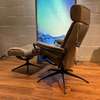 Stressless Toyko relaxfauteuil met poef - Zijaanzicht rechts