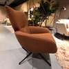 Leolux Lloyd Plus fauteuil - Vooraanzicht