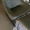 Jess Design Beal fauteuil met hocker - Zijaanzicht rechts