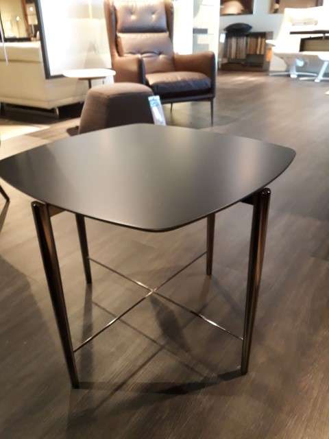Natuzzi Meridio bijzettafel - Materiaal