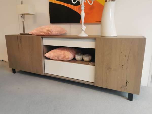 Melton dressoir - Materiaal
