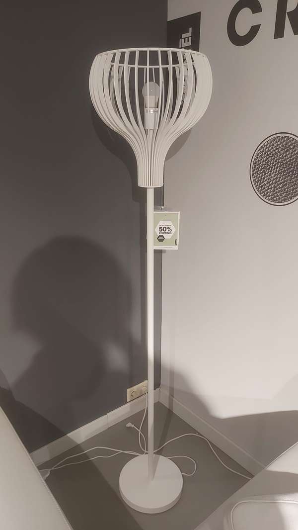 Montel Wood staande lamp - Materiaal