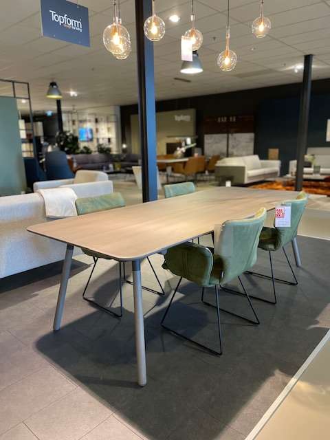 Eyye Sving eettafel - 240x100 - Vooraanzicht