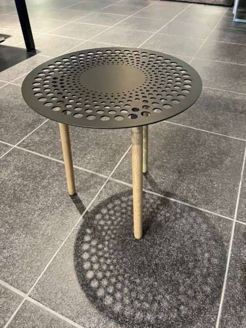 Rolf Benz 927 bijzettafel - Materiaal