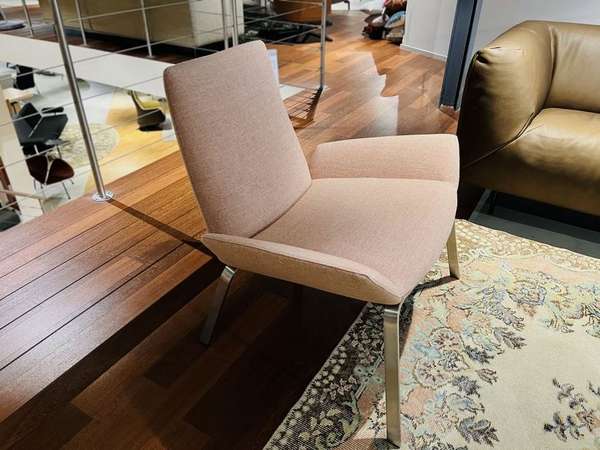 Design on Stock Komio fauteuil