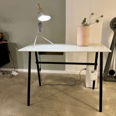 Zuiver Good Plastic bureau - Materiaal