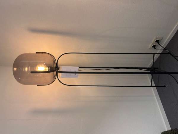 Montel Octa staande lamp - Materiaal