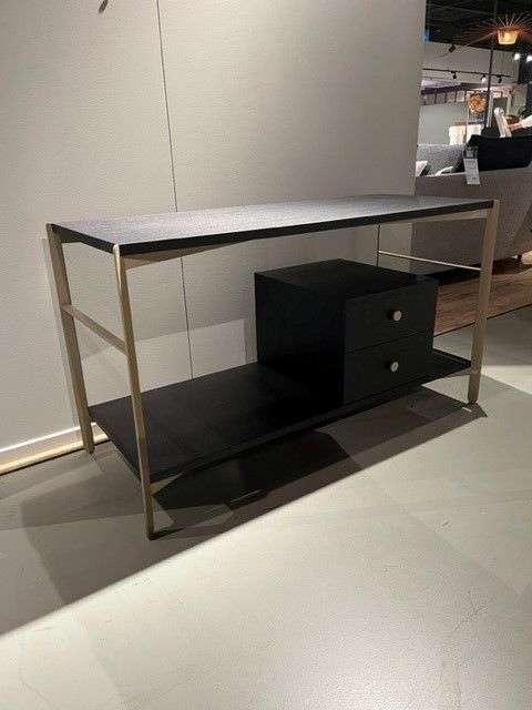 Rolf Benz 914 dressoir - Materiaal
