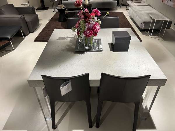 Concrete Tellus eettafel - 140x140 - Materiaal